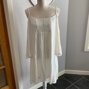 Worn once beautiful lace accent dress! Super pretty!